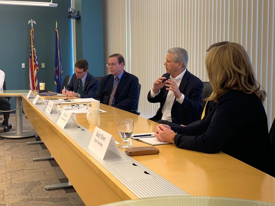 April 2019 - Senator Hoeven meets with USGS and North Dakota officials in Bismarck.
